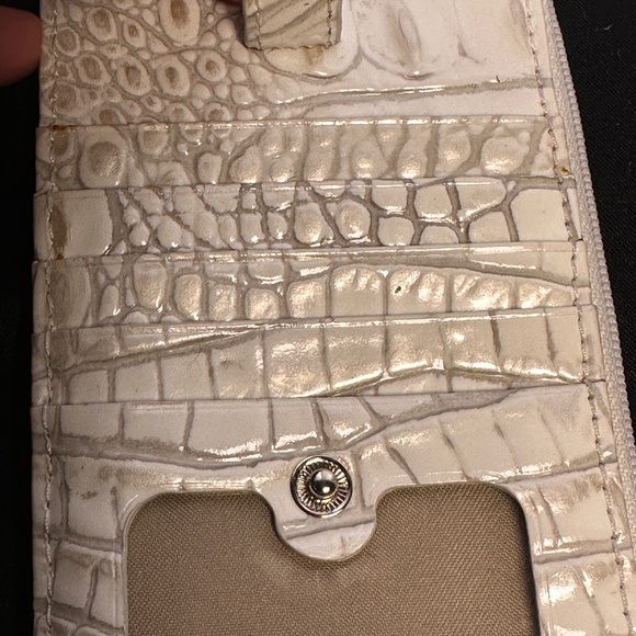 PRE-OWNED Iridescent White "Milk Melbourne" Credit Card Wallet - Picture 9 of 10